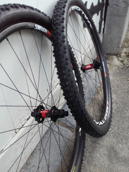 Roues VTT NoTubes Valor, Moyeux DT Swiss 240S (2)