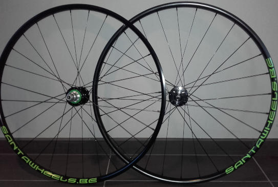 Roues VTT NoTubes Crest MK3, moyeux Hope Pro 4 Boost back, rayons DT Revolution