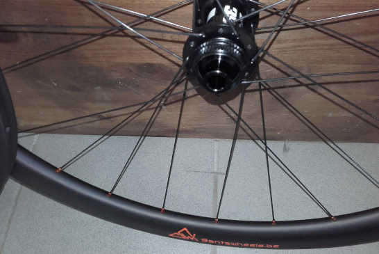 Roues CycloCross Carbone Tubular 38mm Disk, Moyeux DT Swiss 350S, rayons DT Revo Black et nipples alu Orange (2)