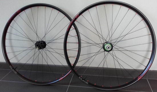 Roues VTT Duke Carbon SlS, moyeux Hope Pro 4, rayons DT Revo (1)