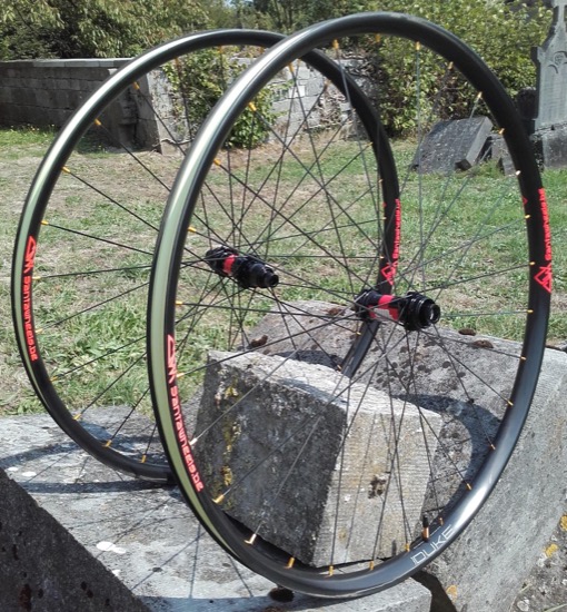 Roues VTT Duke Carbon SLS 29er, Moyeux DT Swiss 350S, rayons Sapim CX Ray (5)