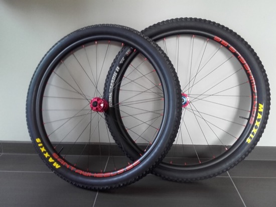 Roues VTT Carbon Asymmetric 29er, Tune King Kong Red, rayons DT Revolution