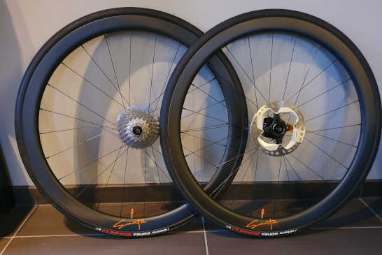 Roues route Santawheels Signature Carbon, moyeux Tune King/Kong, rayons Sapim Laser (3)